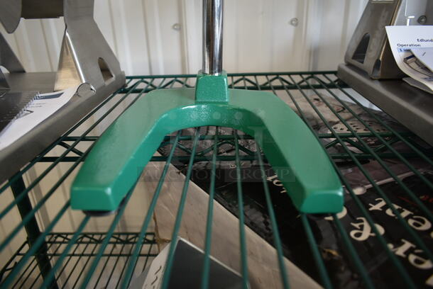 BRAND NEW SCRATCH AND DENT! Garde XL MCJ2 Manual Metal Commercial Citrus Juicer with Safety Spring.  - Image 4 of 8