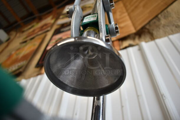 BRAND NEW SCRATCH AND DENT! Garde XL MCJ2 Manual Metal Commercial Citrus Juicer with Safety Spring.  - Image 7 of 8