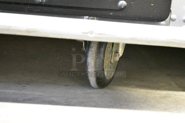 Metro HM15LW CC5953AREV Metal Commercial Heated Holding Cabinet on Commercial Casters. 120 Volts, 1 Phase. Tested and Working! - Image 4 of 8