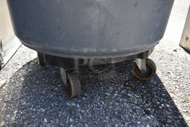 Rubbermaid Brute Gray Poly Trash Can on Trash Can Dolly. 28x24.5x36.5 - Image 4 of 4