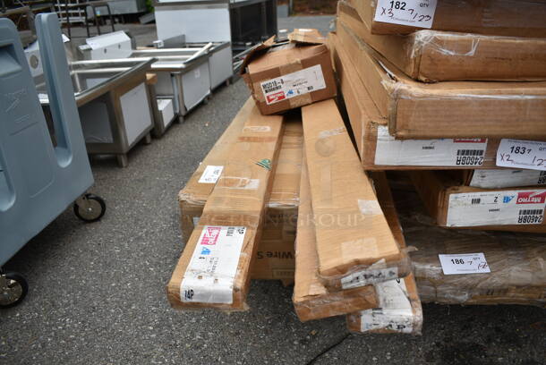 5 BRAND NEW SCRATCH AND DENT! Items; 4 Metro 74P Stationary Super Erecta SiteSelect 74" Chrome Post, Metro MQD18-8 MetroMax Q Polymer Shelf Divider - 8" x 18". 5 Times Your Bid! May Be Missing Pieces.  - Image 2 of 7