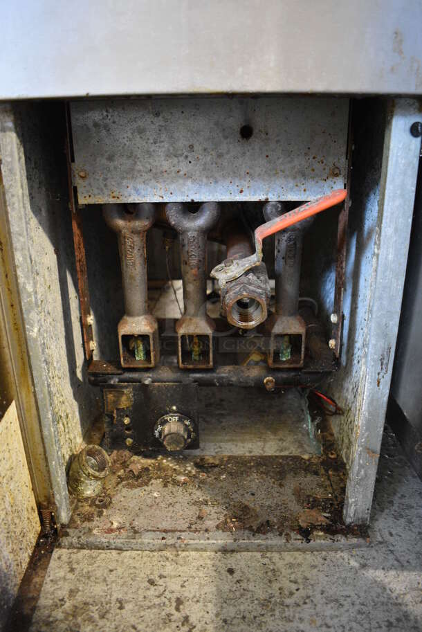 2012 Dean Model SR142GP Stainless Steel Commercial Floor Style Propane Gas Powered Deep Fat Fryer. 105,000 BTU. 15.5x29x39 - Image 4 of 5