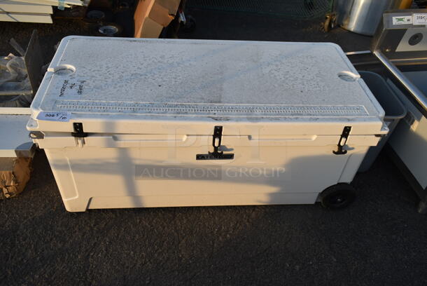 BRAND NEW SCRATCH AND DENT! CaterGator CG200WHW White 210 Qt. Mobile Rotomolded Extreme Outdoor Cooler / Ice Chest - Image 2 of 6