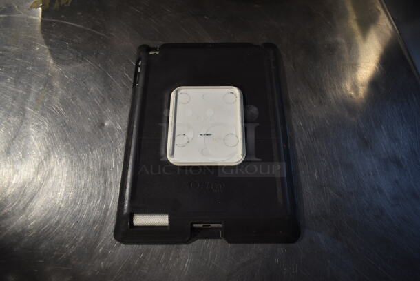 Apple A14658 iPad. See Pictures for Damage To Screen. - Image 2 of 4