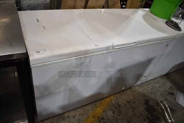Kenmore KLFC015MWDO Metal Chest Freezer w/ Hinge Lid. 115 Volts, 1 Phase. Tested and Working! - Image 1 of 3