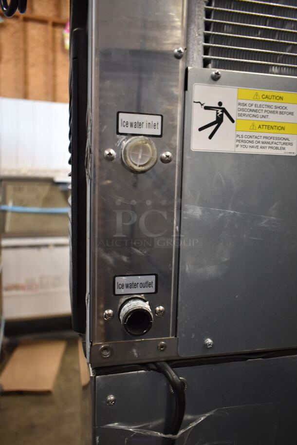 BRAND NEW SCRATCH AND DENT! Avantco 194MCF322A Stainless Steel Commercial Ice Head on Avantco 194HBN12022 Stainless Steel Commercial Hotel Ice Dispenser 120 lb. Capacity. 115 Volts, 1 Phase.  - Image 10 of 12