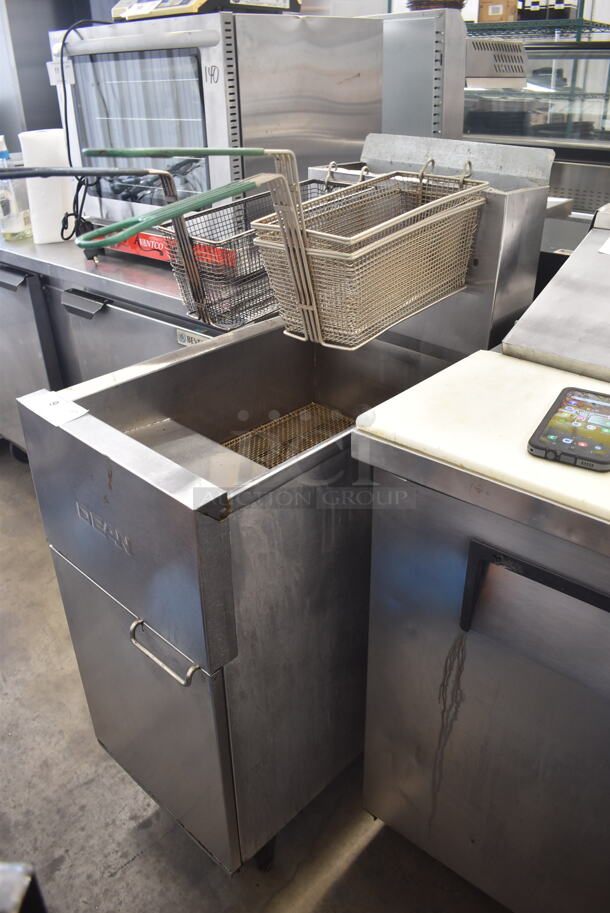Dean SR142GPS Commercial Stainless Steel Gas Propane Floor Deep Fryer With 2 Fryer Baskets On Legs. 105,000 BTU. - Image 3 of 5