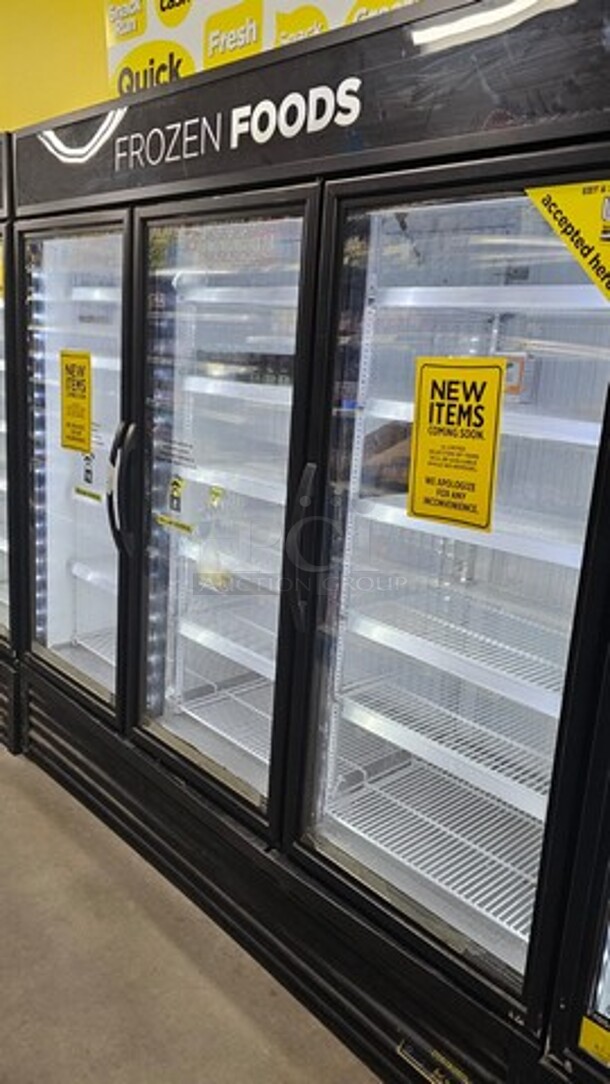 TRUE GDM-72F 3-Door Freezer Merchandiser 

3 Glass Door 
Freezer Merchandiser
115/208-230V
78"W X 30"D X 77"H - Image 1 of 2