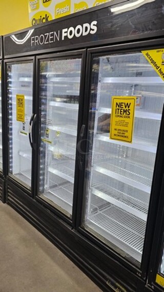 TRUE GDM-72F 3-Door Freezer Merchandiser 

3 Glass Door 
Freezer Merchandiser
115/208-230V
78"W X 30"D X 77"H