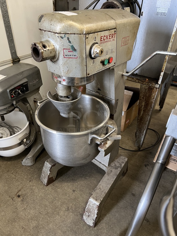 Eckert EK-30 Metal Commercial Floor Style 30 Quart Planetary Dough Mixer. 115 Volts, 1 Phase. 22x25x46. Tested and Working!