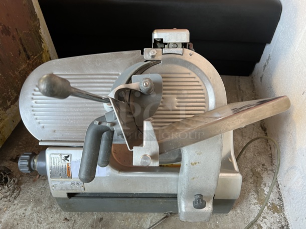 Hobart Model 2912 Stainless Steel Commercial Countertop Meat Slicer w/ Blade Sharpener. 115 Volts, 1 Phase. 27x23x28. Tested and Working!