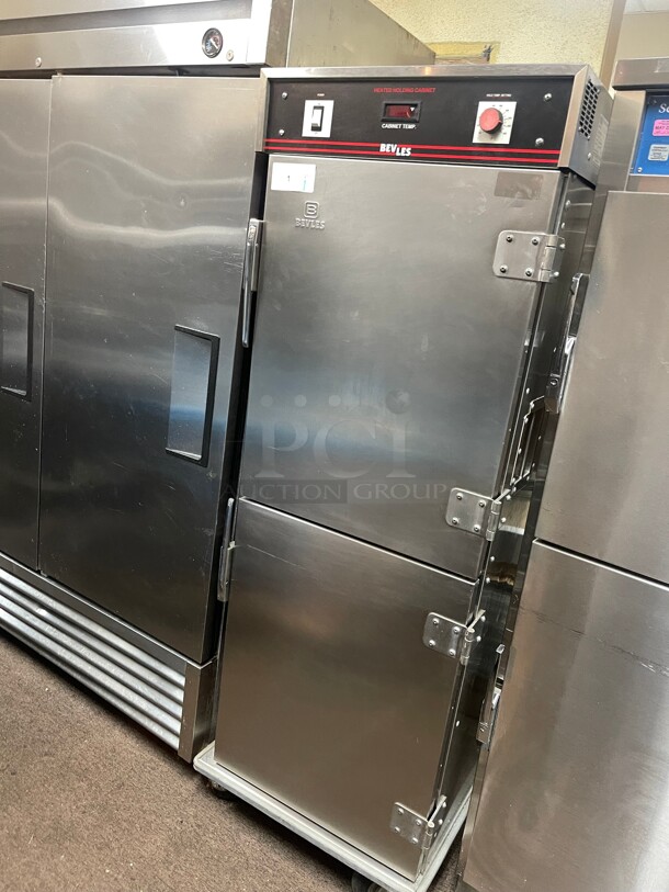Working! Bevles Full Size Commercial Heated Cabinet Hot Food Bevles NSF CA70 Warmer Transport NSF 115 Volt Tested and Working! - Image 1 of 6