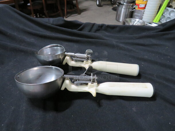 Beige Handle Disher. 2XBID