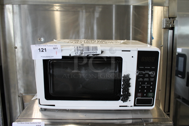 Walmart MSFOW100072352 Countertop Microwave Oven. 120 Volts, 1 Phase.  - Image 1 of 5