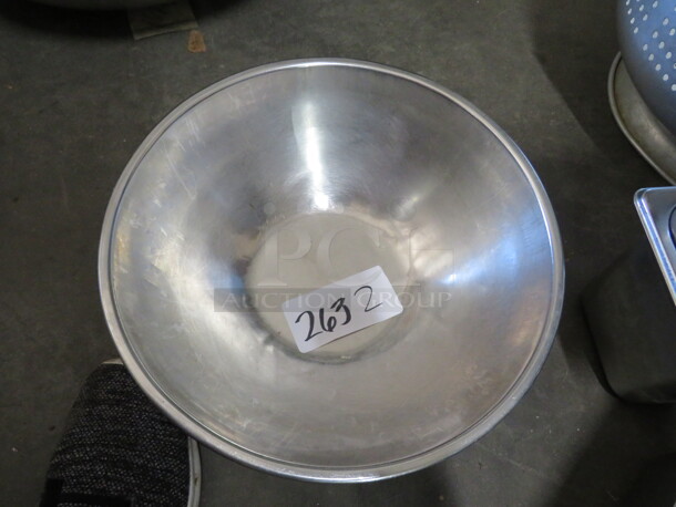 13 Inch Stainless Steel Mixing Bowl. 2XBID