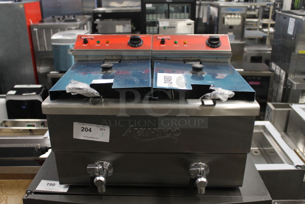 BRAND NEW SCRATCH AND DENT! Avantco Commercial Stainless Steel Electric Countertop Dual Tank Fryer With 2 Fryer Baskets. 250 Volts, 1 Phase. Tested And Working!  - Image 1 of 8