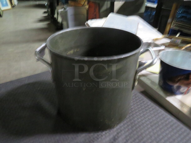 One 11X10 Stock Pot. - Image 1 of 1