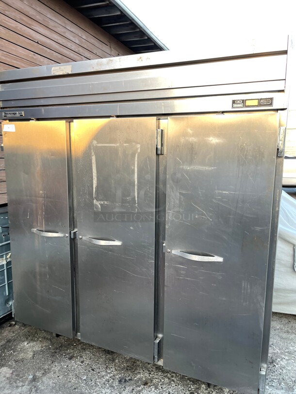 Nice! Beverage Air Three Section Reach In Refrigerator, (3) Left/Right Hinge Solid Doors, 115v NSF Tested and Working! - Image 3 of 8