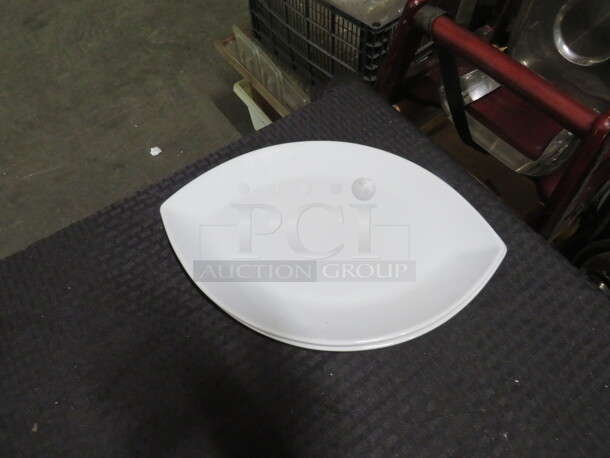 Serving Plate. 2XBID. - Image 1 of 1