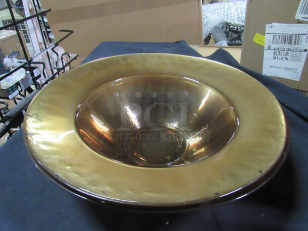 19X5 Beautiful Glass Serving Bowl With Gold Rim. 2XBID