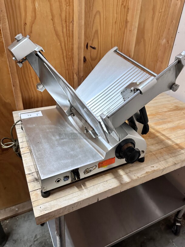 Working! Univex RYKOFF_SEXTON Premium Series 13in 1/2 HP Manual Feed Gear Driven Commercial Slicer w/Blade Sharpener  115 Volt NSF Tested and Working! - Image 1 of 8
