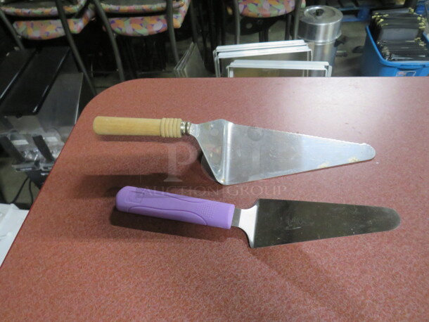 Assorted Pizza/Pie Server. 2XBID - Image 1 of 1