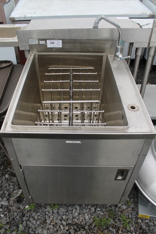 Elkay RTB-14-SL Stainless Steel Commercial Rethermalizer. 208 Volts, 3 Phase.