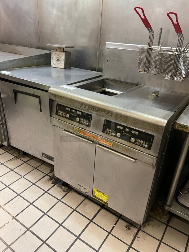 Frymaster FPP235 Gas Fryer - (2) 35 lb Vats, Double Floor Model, With Automatic Filtration System Natural Gas NSF Tested and Working! 31x34x37