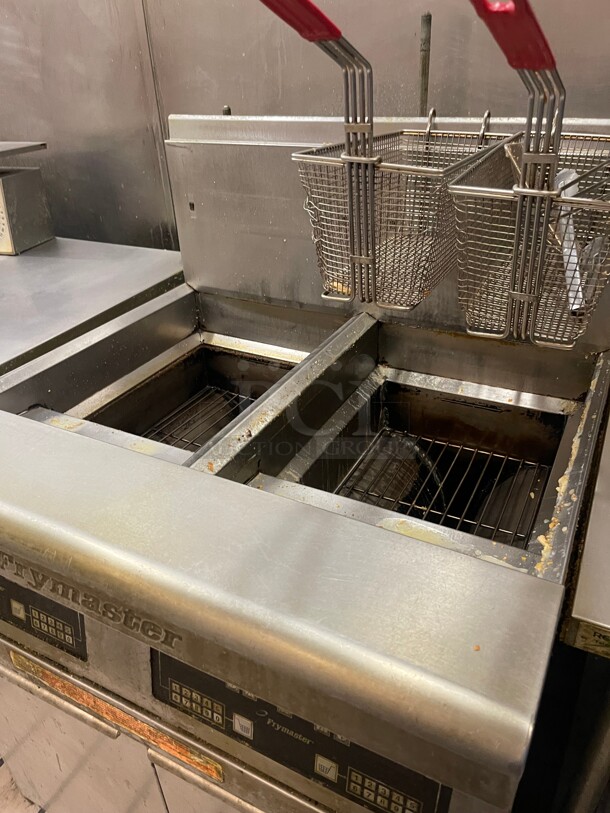 Frymaster FPP235 Gas Fryer - (2) 35 lb Vats, Double Floor Model, With Automatic Filtration System Natural Gas NSF Tested and Working! 31x34x37 - Image 3 of 10