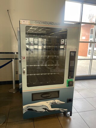Money Maker! Seaga Infinity INF5S Commercial Snack Vending Machine Comes With CC Reader and Money Holder 115 Volt With Keys NSF Tested and Working! 40x37x72