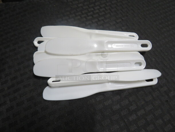 One Lot Of 10 Poly Spreaders. - Image 1 of 1