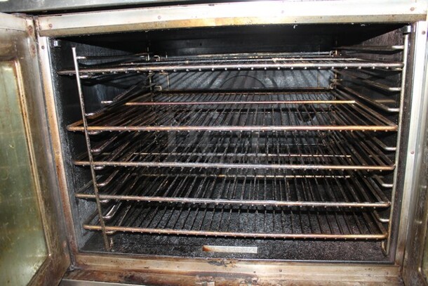 Blodgett Zephaire Stainless Steel Commercial Gas Powered Full Size Convection Oven w/ View Through Doors, Metal Oven Racks, Thermostatic Controls and 2 Commercial Casters. Goes GREAT w/ Item 174!  - Image 4 of 5