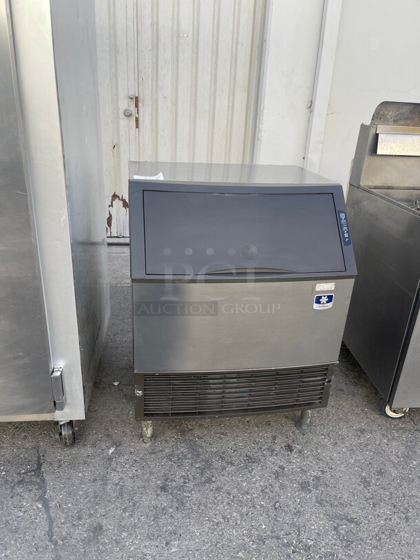Late Model! Manitowoc UY-0310A  30 inch Air Cooled Undercounter Half Dice Commercial Ice Machine 115V, 295 lb per Day Tested and Working!  - Image 1 of 9