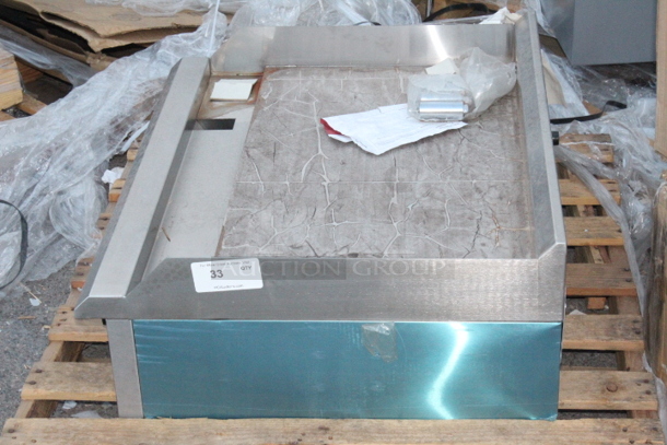BRAND NEW SCRATCH & DENT! Avantco 177CAG36MG Chef Series CAG-36-MG 36" Countertop Gas Griddle with Manual Controls - 90,000 BTU. S/N:820973000002 Only issue is minor surface rust.  - Image 3 of 7