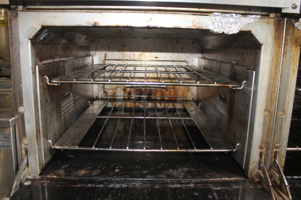 LATE MODEL! Vulcan 60SS-852 Stainless Steel Commercial Natural Gas Powered 6 Burner Range w/ Right Side Flat Top Griddle, 2 Oven, Over Shelf and Back Splash. - Image 5 of 8