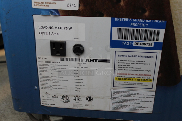 AHT RIO S 100 Metal Commercial Chest Freezer Merchandiser on Commercial Casters. 120 Volts, 1 Phase. Tested and Powers On But Does Not Get Cold - Image 5 of 12