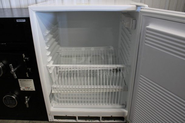 Accucold Mini Cooler. 23.5x23.5x32.5. Tested and Working! - Image 4 of 6