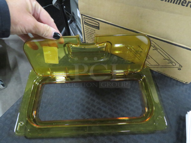 NEW Rubbermaid 1/3 Size Amber Hinged Lid For Storage Container. 6XBID. - Image 2 of 3