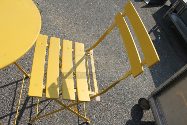 Yellow Metal Round Folding Table and 2 Yellow Metal Folding Chairs. 23.5x23.5x27.5, 16.5x14.5x32 - Image 4 of 5