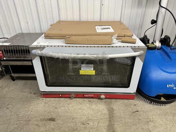 BRAND NEW SCRATCH AND DENT! Avantco 177CO38M Stainless Steel Commercial Countertop Electric Powered Convection Oven. 208/240 Volts, 1 Phase.  - Image 2 of 5