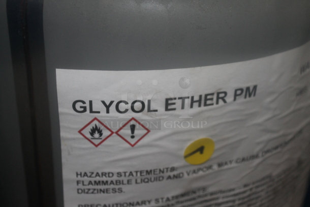 ALL ONE MONEY! MEGA LOT of Various Metal Barrels and Poly Buckets of Various Contents; Aluminum Paste, Ammonium Hydroxide and Liquid Roof. BUYER MUST REMOVE. - Image 11 of 12