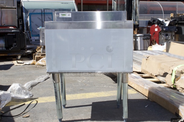 BRAND NEW SCRATCH & DENT! Regency 18" x 24" Underbar Ice Bin - 77 lb. - Image 5 of 10