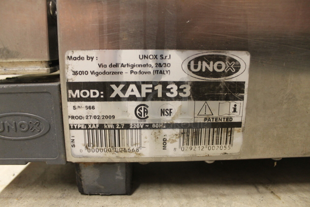 Cadco XAF133 Commercial Stainless Steel Countertop Half-Size Convection Oven. 220V.  - Image 5 of 5