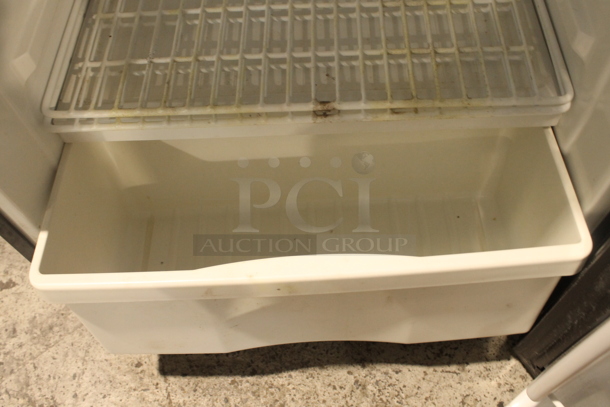 General Electric WMR04BAPBBB Metal Mini Cooler. 115 Volts, 1 Phase. Tested and Powers On But Does Not Get Cold - Image 6 of 6