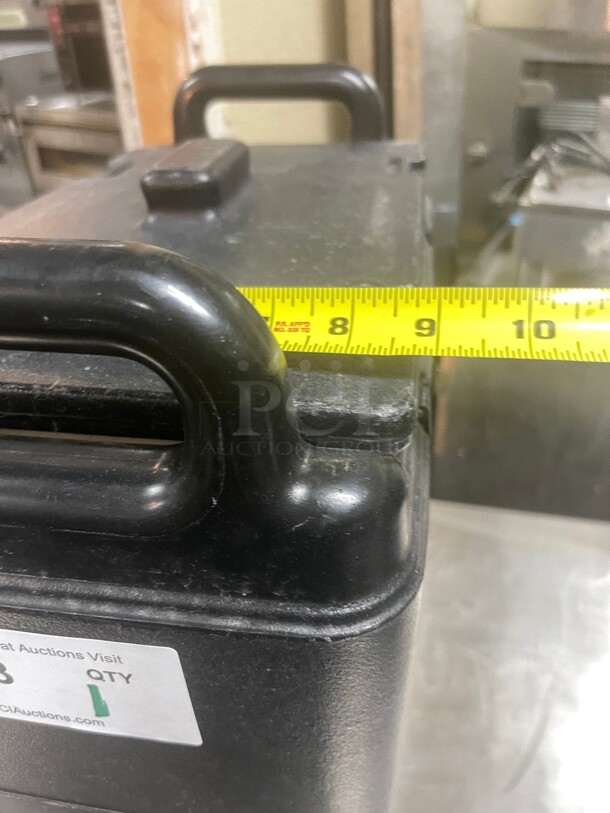 Clean! Cambro 500LCD Camtainers® 4.75 Gallon Black Insulated Beverage Dispenser NSF  - Image 8 of 10