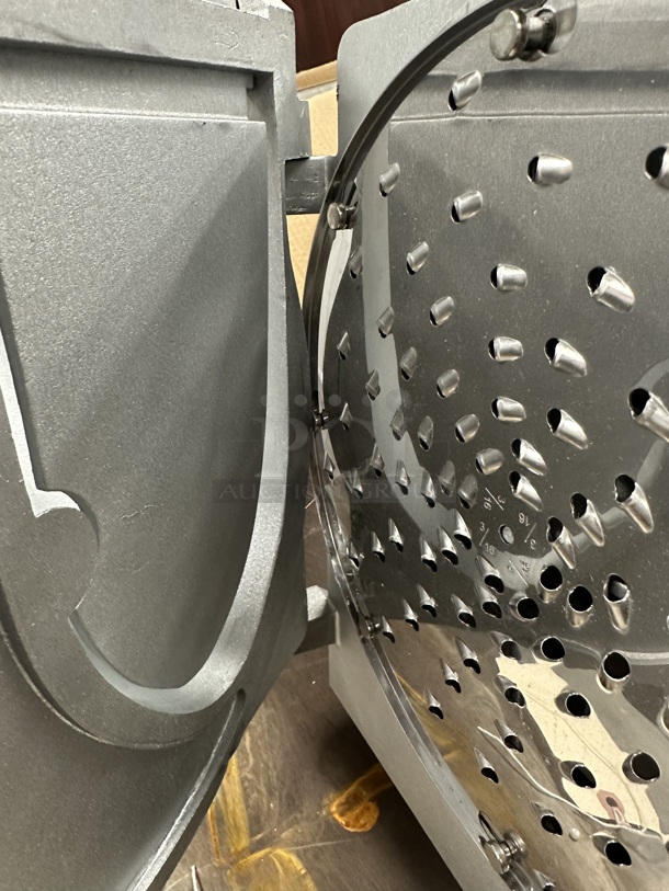 LIKE NEW! Metal Commercial Pelican Head w/ Shredding Blade and S Blade. - Image 6 of 9