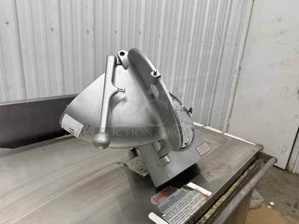 LIKE NEW! Metal Commercial Pelican Head w/ Shredding Blade and S Blade. - Image 7 of 9