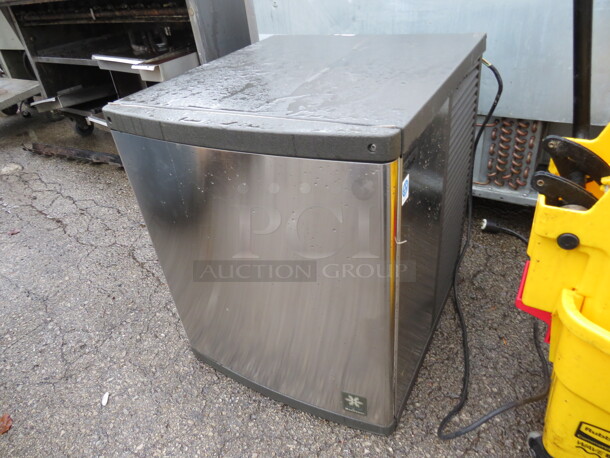One Working Manitowic Ice Maker. Model# QYO424A. 115 Volt. 22X25X26.5 - Image 2 of 2