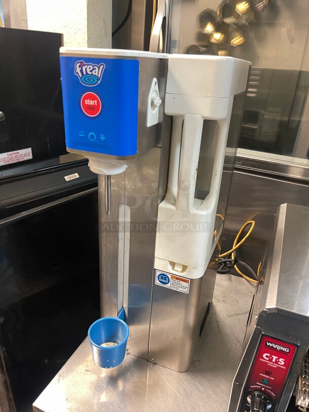 FREAL Food Frozen Beverage Blender  FRLB7 Commercial Frozen Drink Slushie Milkshake Blender Machine 120 Volt NSF  - Image 1 of 7