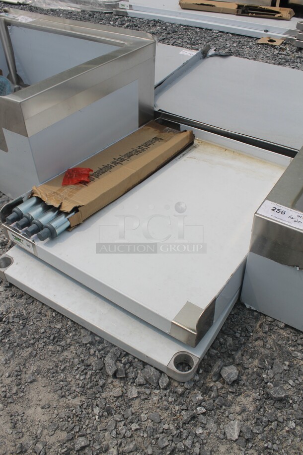 BRAND NEW SCRATCH AND DENT! Regency 600ES3024G Commercial Stainless Steel Disassembled Equipment Stand With Undershelf And Galvanized Legs - Image 3 of 4